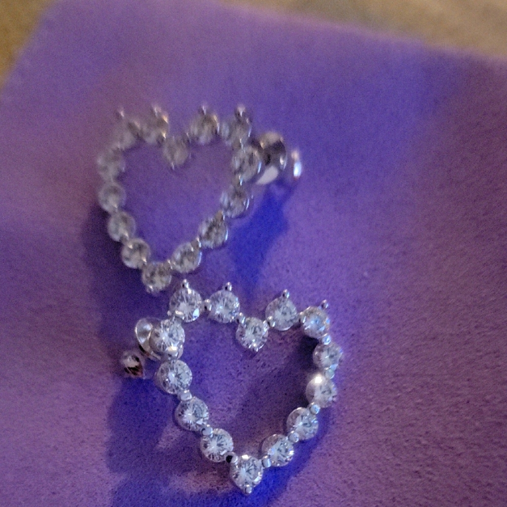 Melinda MARIA HEART EARINGS Elegant Silver Heart Earrings SILVER NWT Price Firm - Picture 1 of 2